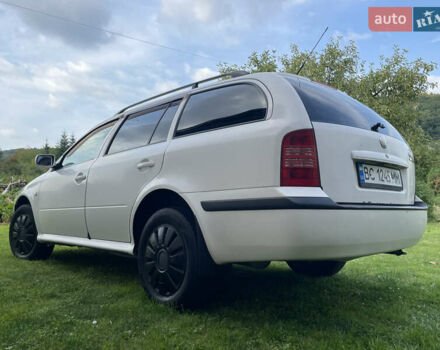 Белый Шкода Октавия, объемом двигателя 1.6 л и пробегом 400 тыс. км за 3270 $, фото 5 на Automoto.ua