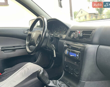Білий Шкода Октавія, об'ємом двигуна 1.6 л та пробігом 400 тис. км за 3998 $, фото 12 на Automoto.ua
