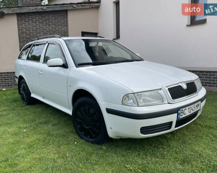 Белый Шкода Октавия, объемом двигателя 1.6 л и пробегом 400 тыс. км за 3270 $, фото 2 на Automoto.ua