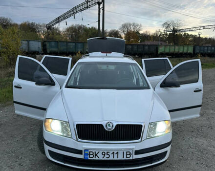 Шкода Октавия 2006 в Радивилове на Automoto.ua Белый Шкода Октавия, объемом двигателя 1.9 л и пробегом 332 тыс. км за 5500 $, фото 2 на Automoto.ua