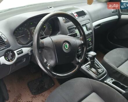 Белый Шкода Октавия, объемом двигателя 1.9 л и пробегом 327 тыс. км за 5300 $, фото 16 на Automoto.ua