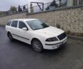 Белый Шкода Октавия, объемом двигателя 2 л и пробегом 300 тыс. км за 2100 $, фото 1 на Automoto.ua
