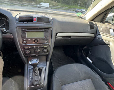 Белый Шкода Октавия, объемом двигателя 1.9 л и пробегом 225 тыс. км за 6500 $, фото 8 на Automoto.ua