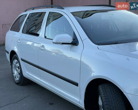Білий Шкода Октавія, об'ємом двигуна 1.6 л та пробігом 237 тис. км за 5750 $, фото 24 на Automoto.ua