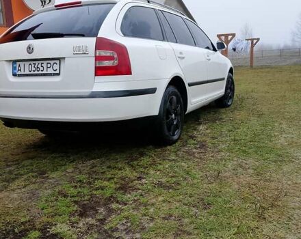 Белый Шкода Октавия, объемом двигателя 2 л и пробегом 250 тыс. км за 4450 $, фото 7 на Automoto.ua