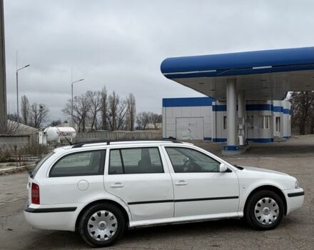 Белый Шкода Октавия, объемом двигателя 2 л и пробегом 300 тыс. км за 2150 $, фото 3 на Automoto.ua