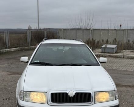 Белый Шкода Октавия, объемом двигателя 2 л и пробегом 300 тыс. км за 2150 $, фото 1 на Automoto.ua