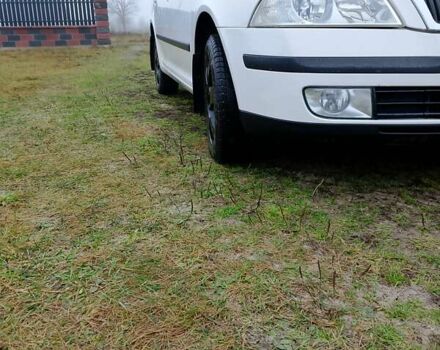 Белый Шкода Октавия, объемом двигателя 2 л и пробегом 250 тыс. км за 4450 $, фото 4 на Automoto.ua