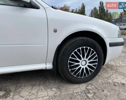 Белый Шкода Октавия, объемом двигателя 1.6 л и пробегом 250 тыс. км за 5700 $, фото 12 на Automoto.ua