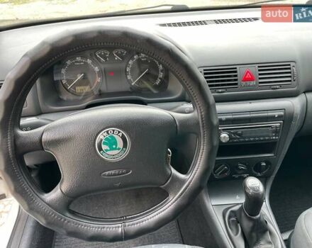 Белый Шкода Октавия, объемом двигателя 1.6 л и пробегом 250 тыс. км за 5700 $, фото 4 на Automoto.ua