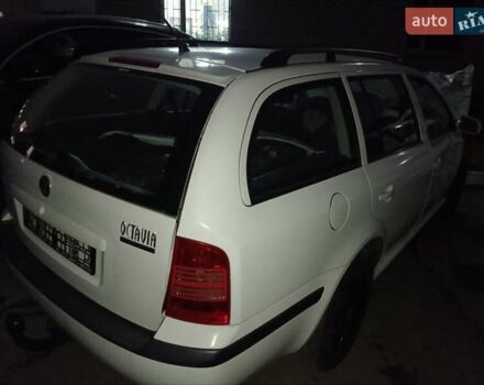 Белый Шкода Октавия, объемом двигателя 1.6 л и пробегом 100 тыс. км за 2100 $, фото 1 на Automoto.ua
