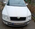 Белый Шкода Октавия, объемом двигателя 1.8 л и пробегом 300 тыс. км за 6000 $, фото 1 на Automoto.ua