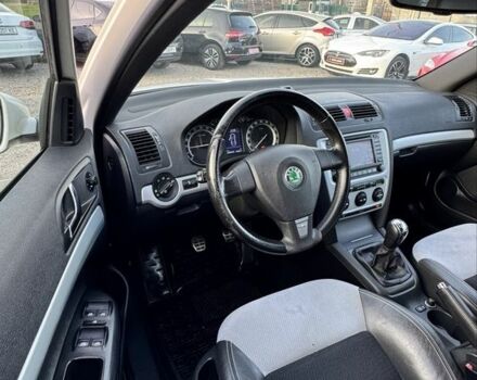 Белый Шкода Октавия, объемом двигателя 2 л и пробегом 280 тыс. км за 9300 $, фото 9 на Automoto.ua