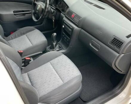 Белый Шкода Октавия, объемом двигателя 1.6 л и пробегом 250 тыс. км за 5700 $, фото 7 на Automoto.ua