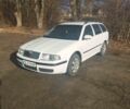 Белый Шкода Октавия, объемом двигателя 1 л и пробегом 280 тыс. км за 4600 $, фото 2 на Automoto.ua