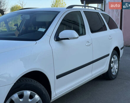 Білий Шкода Октавія, об'ємом двигуна 1.6 л та пробігом 237 тис. км за 5750 $, фото 23 на Automoto.ua