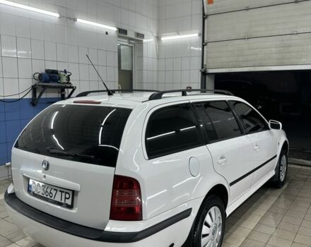 Белый Шкода Октавия, объемом двигателя 1.6 л и пробегом 277 тыс. км за 3999 $, фото 3 на Automoto.ua