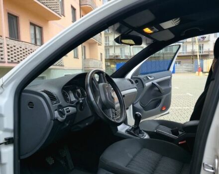 Белый Шкода Октавия, объемом двигателя 1.6 л и пробегом 268 тыс. км за 9500 $, фото 4 на Automoto.ua