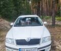 Білий Шкода Октавія, об'ємом двигуна 1.8 л та пробігом 219 тис. км за 7000 $, фото 1 на Automoto.ua