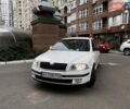 Белый Шкода Октавия, объемом двигателя 1.6 л и пробегом 307 тыс. км за 5500 $, фото 1 на Automoto.ua
