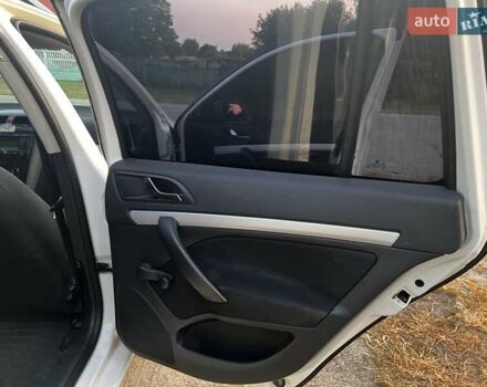 Белый Шкода Октавия, объемом двигателя 1.6 л и пробегом 307 тыс. км за 5500 $, фото 21 на Automoto.ua