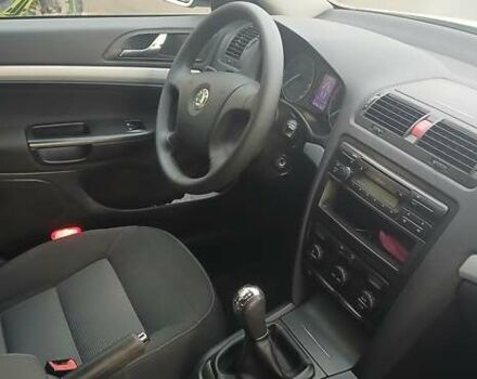 Білий Шкода Октавія, об'ємом двигуна 1.6 л та пробігом 236 тис. км за 6500 $, фото 11 на Automoto.ua