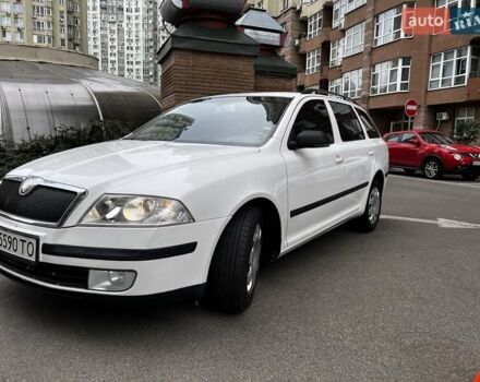 Белый Шкода Октавия, объемом двигателя 1.6 л и пробегом 307 тыс. км за 5500 $, фото 2 на Automoto.ua
