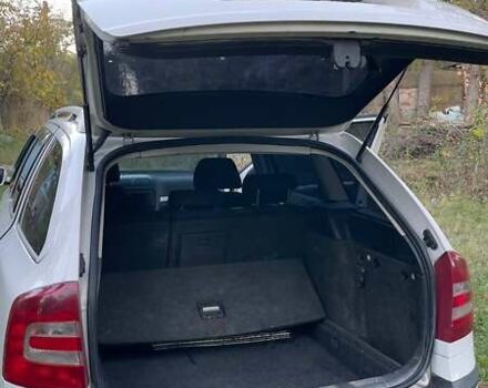 Белый Шкода Октавия, объемом двигателя 2 л и пробегом 440 тыс. км за 6000 $, фото 1 на Automoto.ua