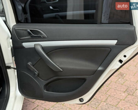 Белый Шкода Октавия, объемом двигателя 1.6 л и пробегом 245 тыс. км за 7200 $, фото 59 на Automoto.ua