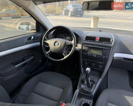 Белый Шкода Октавия, объемом двигателя 1.6 л и пробегом 310 тыс. км за 5350 $, фото 20 на Automoto.ua