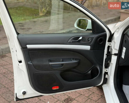 Білий Шкода Октавія, об'ємом двигуна 1.6 л та пробігом 245 тис. км за 6900 $, фото 37 на Automoto.ua
