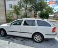 Белый Шкода Октавия, объемом двигателя 1.6 л и пробегом 250 тыс. км за 6000 $, фото 1 на Automoto.ua