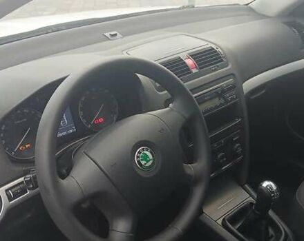 Білий Шкода Октавія, об'ємом двигуна 1.6 л та пробігом 236 тис. км за 6500 $, фото 15 на Automoto.ua