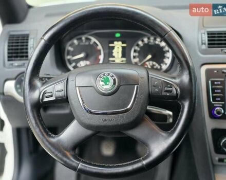 Белый Шкода Октавия, объемом двигателя 1.6 л и пробегом 268 тыс. км за 9500 $, фото 18 на Automoto.ua