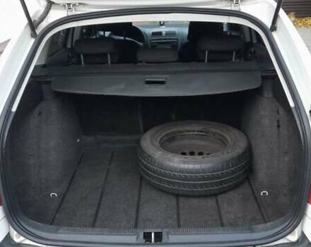 Белый Шкода Октавия, объемом двигателя 1.6 л и пробегом 214 тыс. км за 6000 $, фото 10 на Automoto.ua