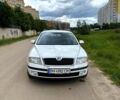 Белый Шкода Октавия, объемом двигателя 2 л и пробегом 330 тыс. км за 6000 $, фото 1 на Automoto.ua