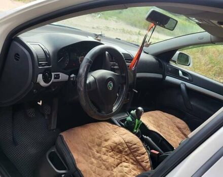 Білий Шкода Октавія, об'ємом двигуна 1.8 л та пробігом 219 тис. км за 7000 $, фото 11 на Automoto.ua