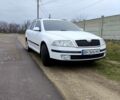 Белый Шкода Октавия, объемом двигателя 1.8 л и пробегом 198 тыс. км за 6500 $, фото 1 на Automoto.ua