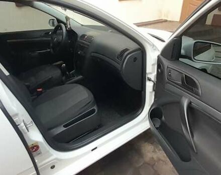 Белый Шкода Октавия, объемом двигателя 1.6 л и пробегом 214 тыс. км за 6000 $, фото 8 на Automoto.ua