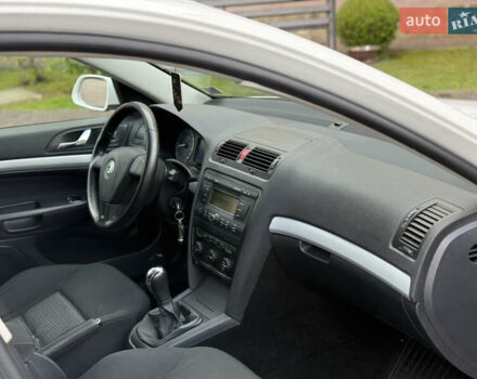 Білий Шкода Октавія, об'ємом двигуна 1.6 л та пробігом 245 тис. км за 6900 $, фото 54 на Automoto.ua