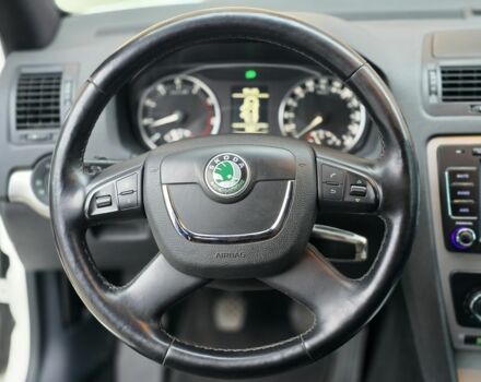 Белый Шкода Октавия, объемом двигателя 1.6 л и пробегом 268 тыс. км за 9500 $, фото 6 на Automoto.ua