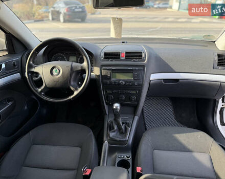 Белый Шкода Октавия, объемом двигателя 1.6 л и пробегом 310 тыс. км за 5350 $, фото 19 на Automoto.ua