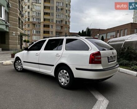 Белый Шкода Октавия, объемом двигателя 1.6 л и пробегом 307 тыс. км за 5500 $, фото 6 на Automoto.ua