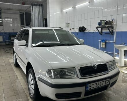 Белый Шкода Октавия, объемом двигателя 1.6 л и пробегом 277 тыс. км за 3999 $, фото 1 на Automoto.ua