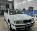 Белый Шкода Октавия, объемом двигателя 1.6 л и пробегом 277 тыс. км за 3999 $, фото 1 на Automoto.ua