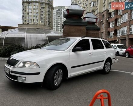Белый Шкода Октавия, объемом двигателя 1.6 л и пробегом 307 тыс. км за 5500 $, фото 4 на Automoto.ua