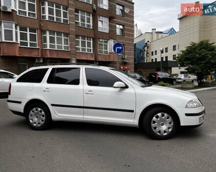 Белый Шкода Октавия, объемом двигателя 1.6 л и пробегом 307 тыс. км за 5500 $, фото 5 на Automoto.ua