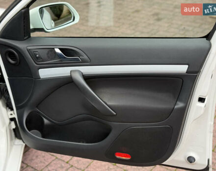 Білий Шкода Октавія, об'ємом двигуна 1.6 л та пробігом 245 тис. км за 6900 $, фото 58 на Automoto.ua