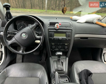 Белый Шкода Октавия, объемом двигателя 1.97 л и пробегом 228 тыс. км за 7200 $, фото 14 на Automoto.ua