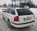 Білий Шкода Октавія, об'ємом двигуна 2 л та пробігом 23 тис. км за 6500 $, фото 5 на Automoto.ua